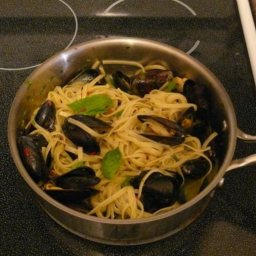 Fettucini with Mussels in a White Wine and Basil Oil Sauce