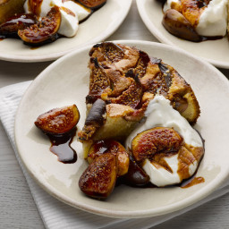 Fig, yoghurt and almond cake with (or without) extra figs