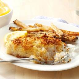 fish-chips-with-dipping-sauce-2310804.jpg