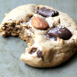 Flourless Almond Butter Dark Chocolate Chunk Cookies with sea salt {paleo, 