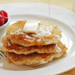 Fluffy Vegan Oatmeal Pancakes Recipe (With Aquafaba)