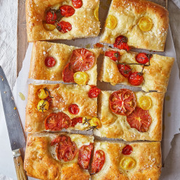 Focaccia pugliese with fresh tomatoes