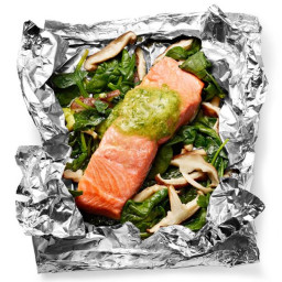 Foil-Packet Salmon with Mushrooms and Spinach