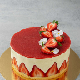 Fraisier cake (French strawberry cake)