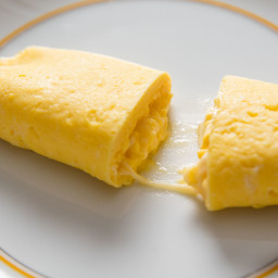 french-omelette-with-cheese-recipe-1933550.jpg