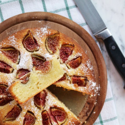 FRESH FIG AND ALMOND CAKE