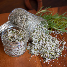 Fresh herbs, garlic and salt rub