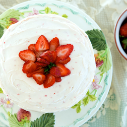 fresh-strawberry-cake-1517109.png