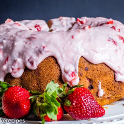 Fresh Strawberry Cake Recipe {With Fresh Strawberry Glaze}