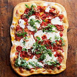 Fresh Tomato Pizza with Oregano and Mozzarella