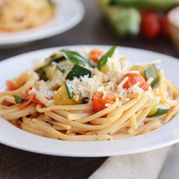 Fresh Zucchini Tomato Linguine {30-Minute Meal}