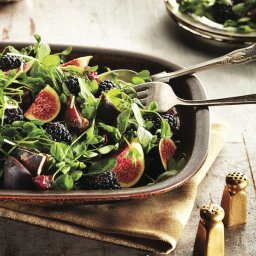 Fresh fig salad with blackberries