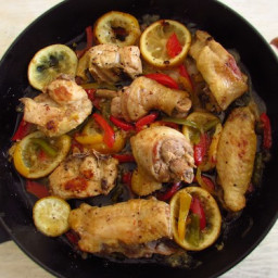 Fried chicken with peppers and lemon