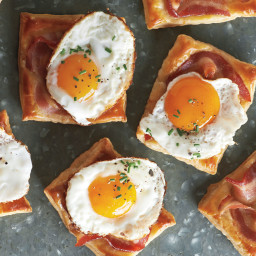 Fried-Egg-and-Bacon Puff Pastry Squares