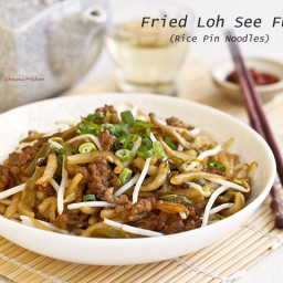Fried Loh See Fun (Rice Pin Noodles)