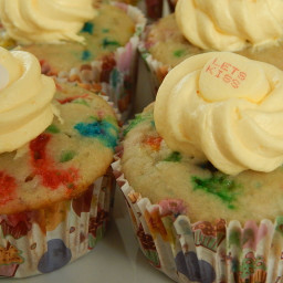 funfetti-cupcakes-with-vanilla-pudding-icing-1507149.jpg
