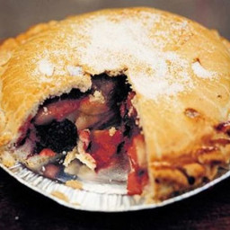 Gales blackberry and apple pie