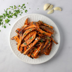 garlic-and-herb-baked-sweet-potato-fries-2211123.jpg