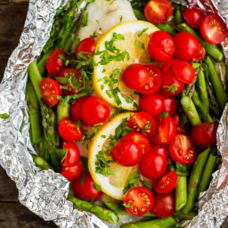 Garlic Baked Tilapia in Foil with Asparagus and Tomatoes