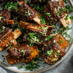 Garlic Braised Short Ribs With Red Wine