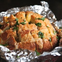 Garlic Cheddar Pull-Apart Bread