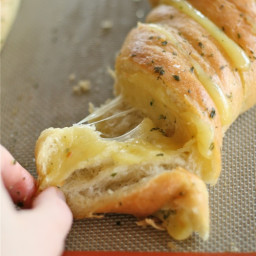 garlic-cheesy-bread-3.jpg