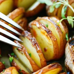 garlic-herb-roasted-potatoes-1209246.jpg