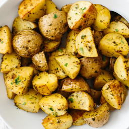 Garlic Herb Roasted Potatoes