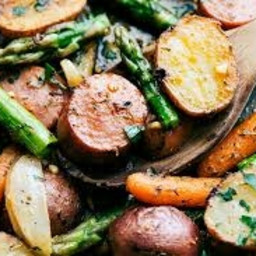 garlic-herb-roasted-potatoes-carrots-and-green-beans-1ae9221e0d8940e3416d2630.jpg