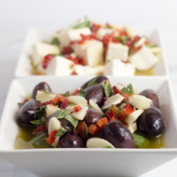 garlic-marinated-olives-and-feta-2654517.jpg