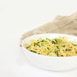 garlic-parmesan-zucchini-noodles-and-spaghetti-pasta-1409883.jpg