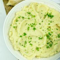 Garlic Roasted Creamy Mashed Potatoes