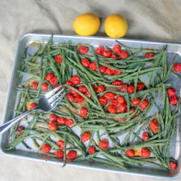 garlic-roasted-green-beans-and-tomatoes-1665727.jpg