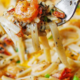 Garlic Shrimp and Sun-Dried Tomatoes with Pasta in Spicy Creamy Sauce