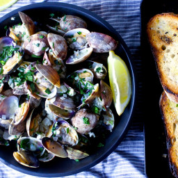 Garlic, Wine and Butter Steamed Clams