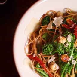 Garlicky Rapini Pasta with sun-dried tomatoes