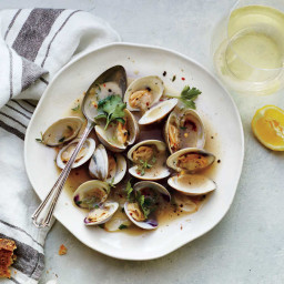 garlicky-steamed-clams-1931511.jpg