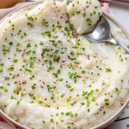 Garlicy-Parm Mashed Cauliflower for Clean Eating Comfort Food!