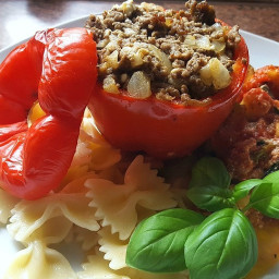 Gefüllte Paprika mit Hackfleisch, Feta und Zucchini