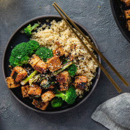General Tso’s Tofu with Quinoa & Steamed Broccoli