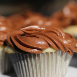 georgetown-bakerys-milk-chocolate-cupcakes-1926935.jpg