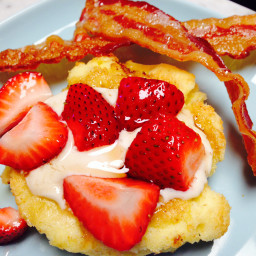German Pancakes With Strawberries