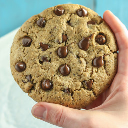 Giant Vegan Chocolate Chip Cookie [gluten-free]