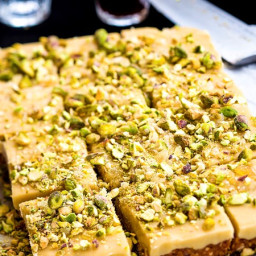 Ginger and pistachio slice