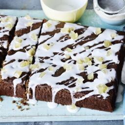 Ginger and treacle spiced traybake