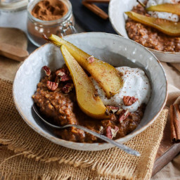 Gingerbread Oatmeal with Caramelized Pear