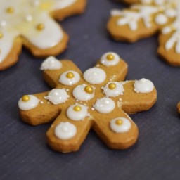 Gingerbread Snowflake Cookies #Cookielicious