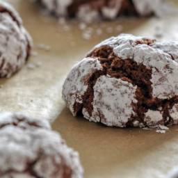 gluten-free-chocolate-crinkle-cookies-2702385.jpg