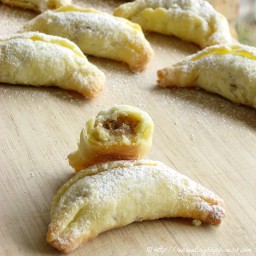 gluten-free-kieflies-polish-crescent-cookies-with-walnut-filling-2712921.jpg