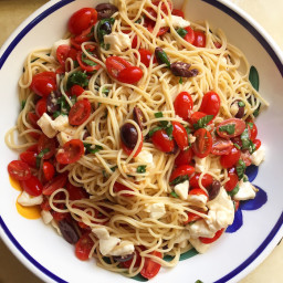 Gluten-Free Pasta with Tomatoes and Basil